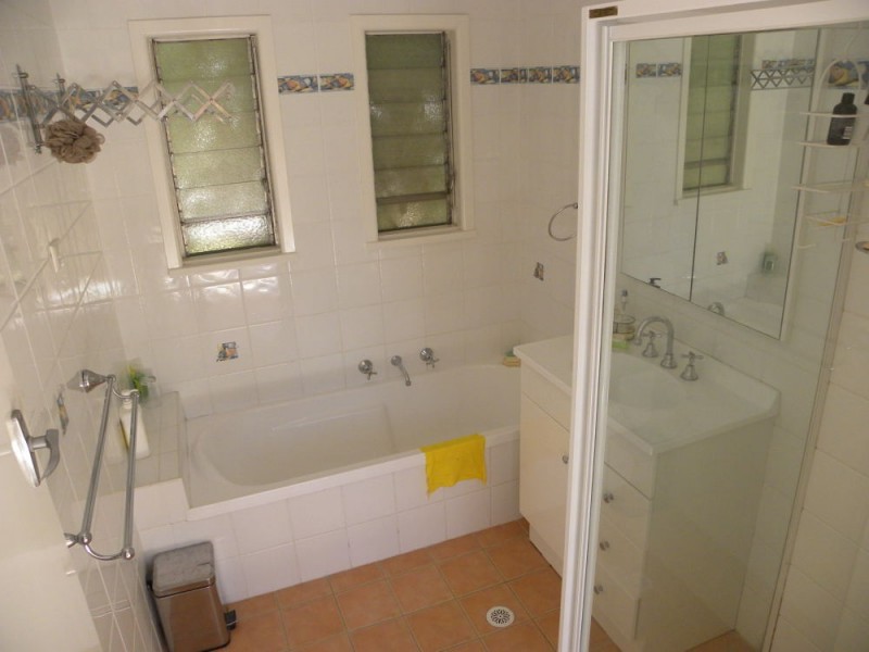 6 Bavarde Avenue, Batemans Bay NSW 2536