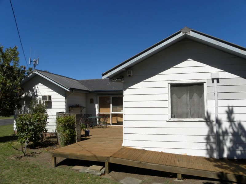 6 Bavarde Avenue, Batemans Bay NSW 2536