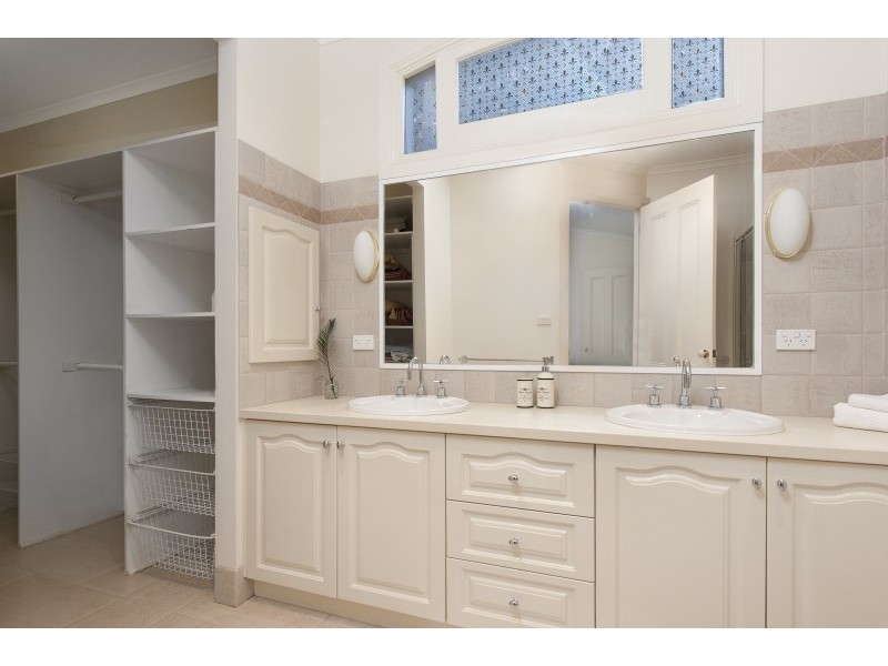 8 Beechwood Court, Sunshine Bay NSW 2536