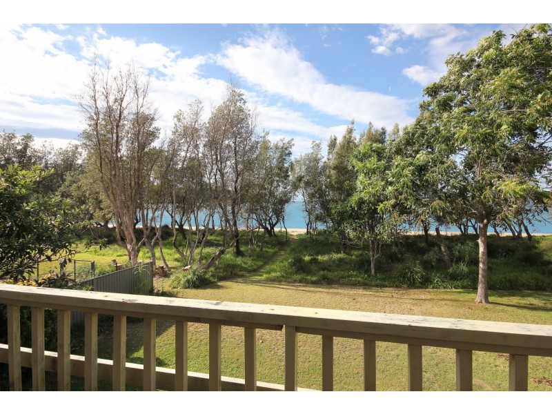 14 Myamba Parade, Surfside NSW 2536