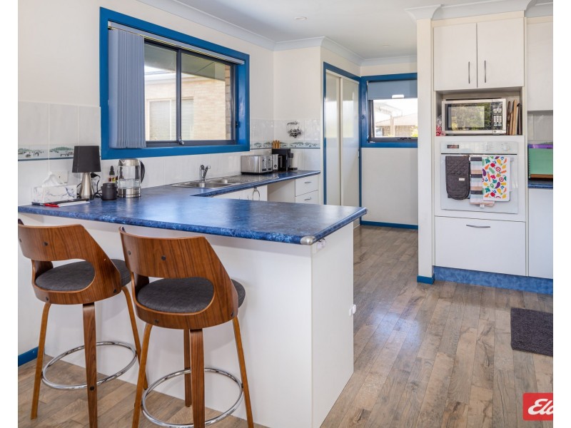 2/1 Cedar Parade, Maloneys Beach NSW 2536