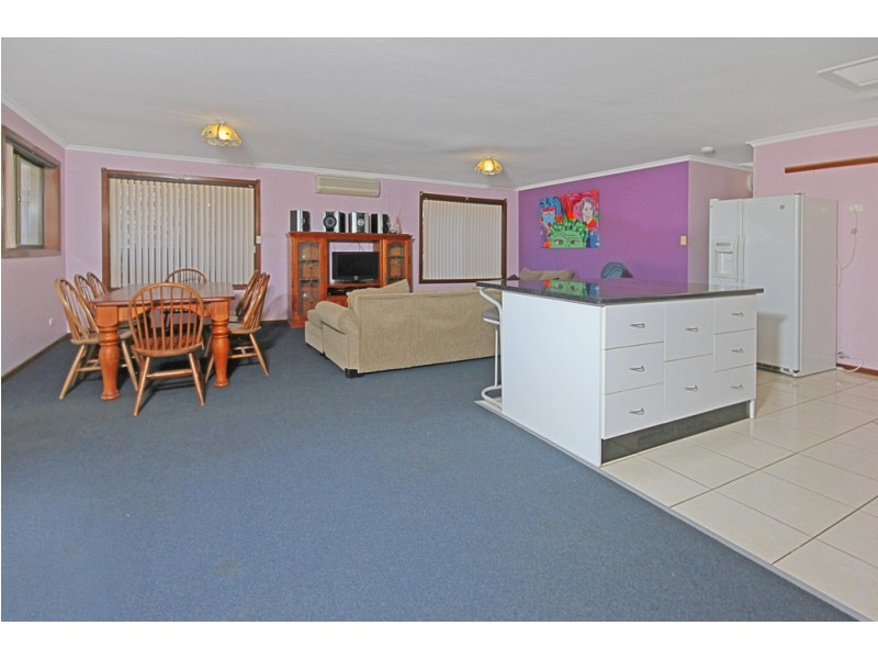 17 Timbara Crescent, Surfside NSW 2536