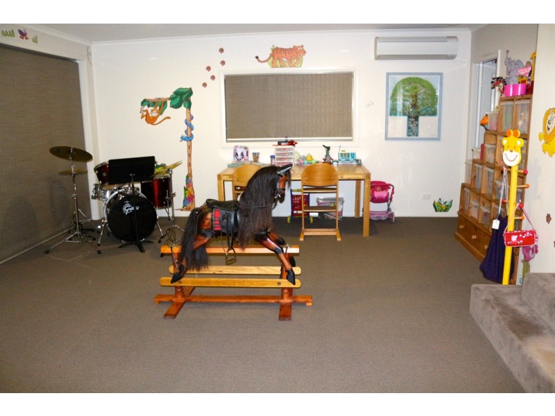 8 Towrang Avenue, Surf Beach NSW 2536