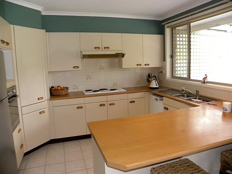 23 Thomas Mitchell Crescent, Sunshine Bay NSW 2536