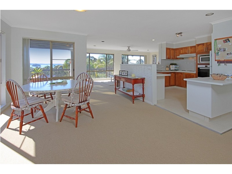 1/25 Calga Crescent, Catalina NSW 2536