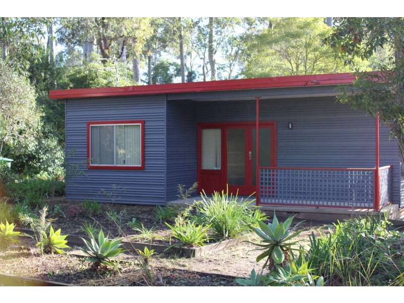 10 Pacific Street, Mossy Point NSW 2537
