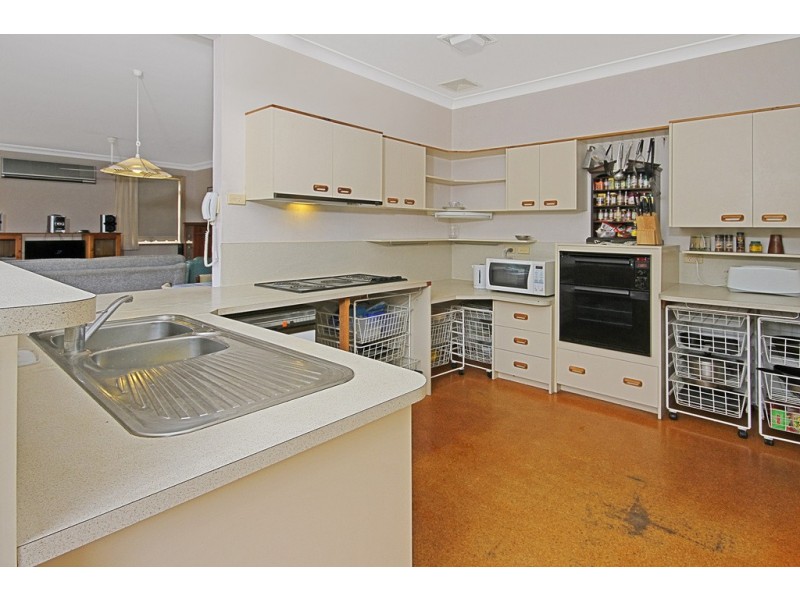 7 Blaxland Crescent, Sunshine Bay NSW 2536