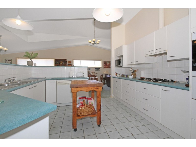 18 Wentworth Avenue, Sunshine Bay NSW 2536