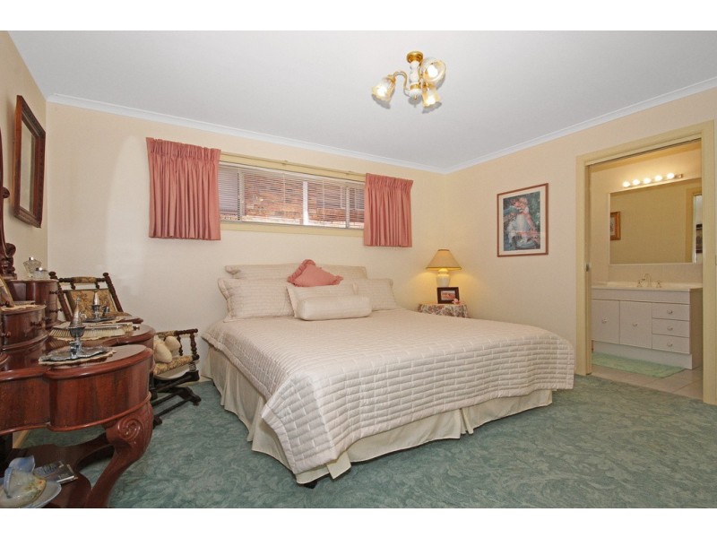 18 Wentworth Avenue, Sunshine Bay NSW 2536