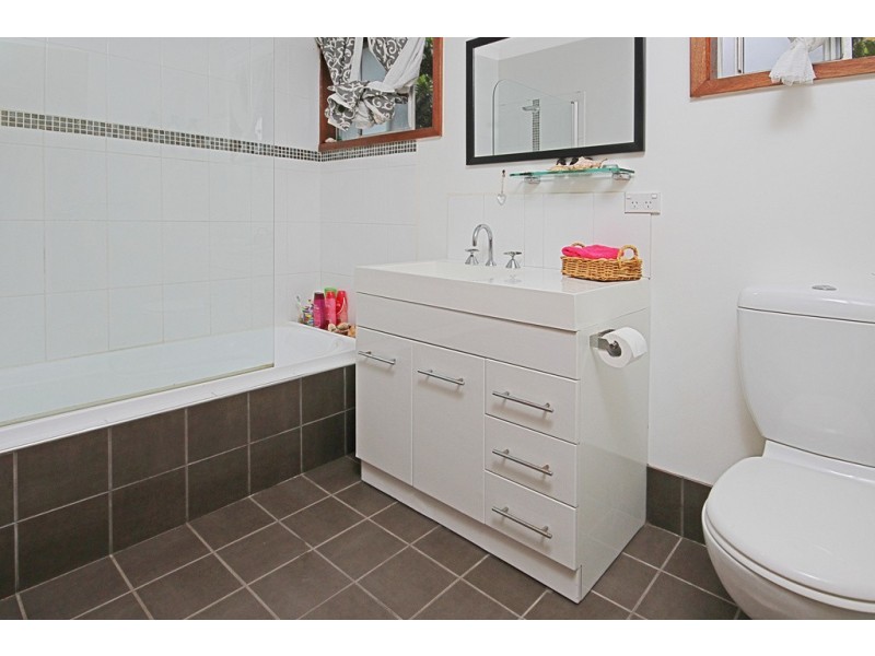 22 Berrima Parade, Surfside NSW 2536