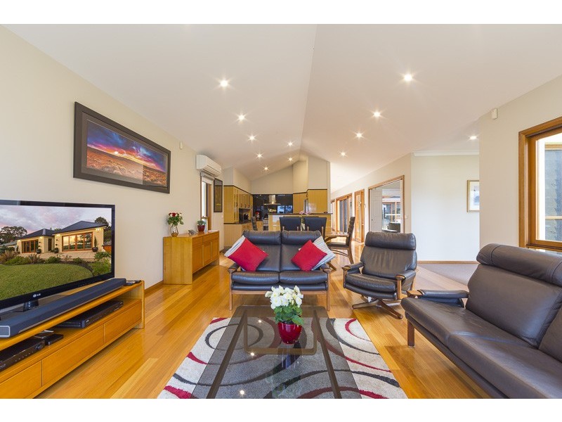 398 Beach Road, Batehaven NSW 2536