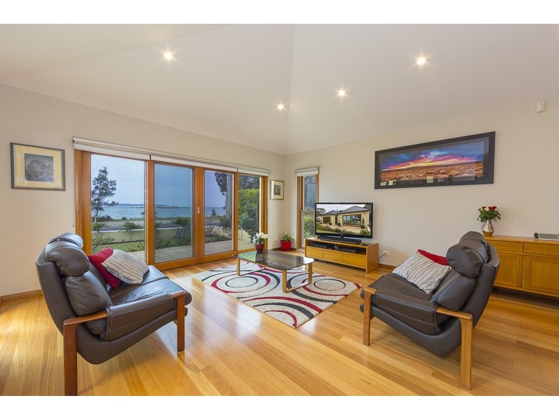 398 Beach Road, Batehaven NSW 2536