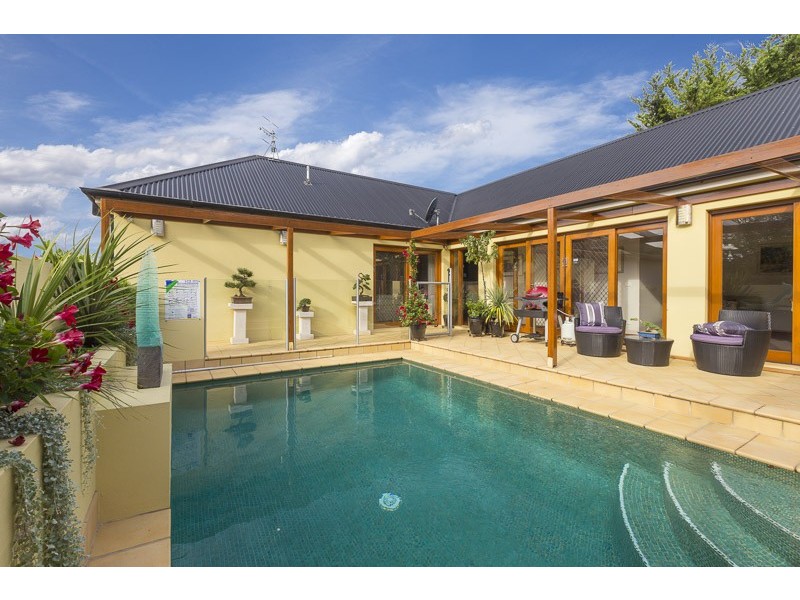 398 Beach Road, Batehaven NSW 2536