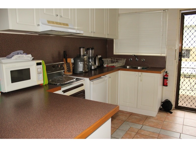 4 /10 Catlin Avenue, Batemans Bay NSW 2536