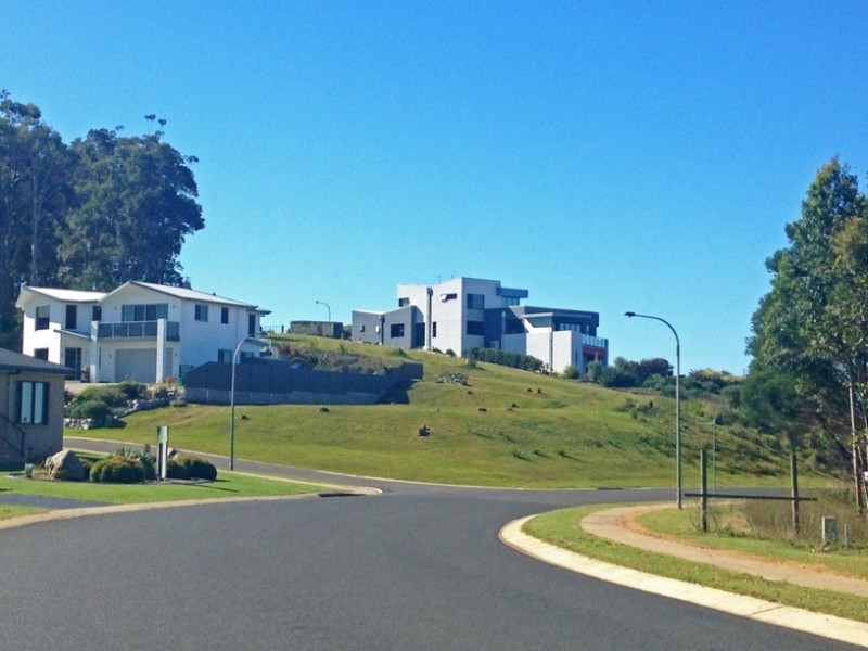 1 Broomfield Crescent, Long Beach NSW 2536