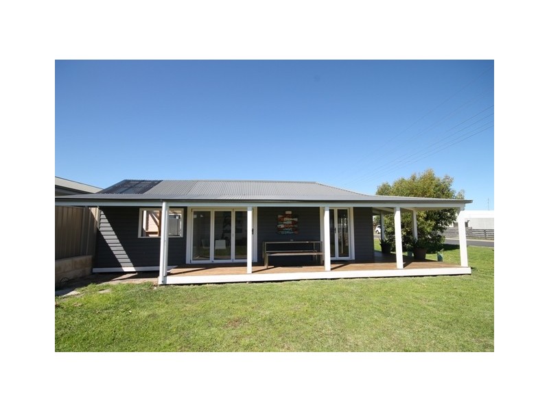 10 LordSylem St, Robe SA 5276