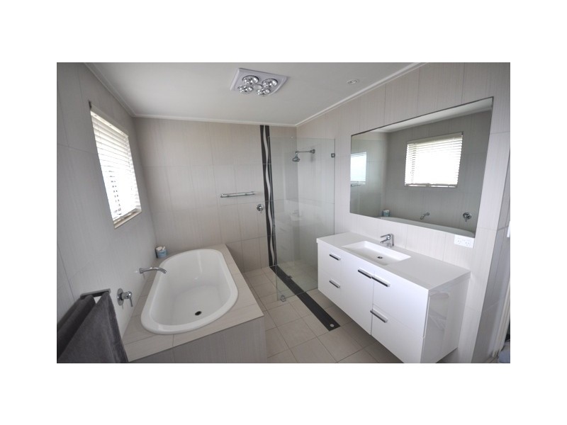 19 Lake Road, Robe SA 5276