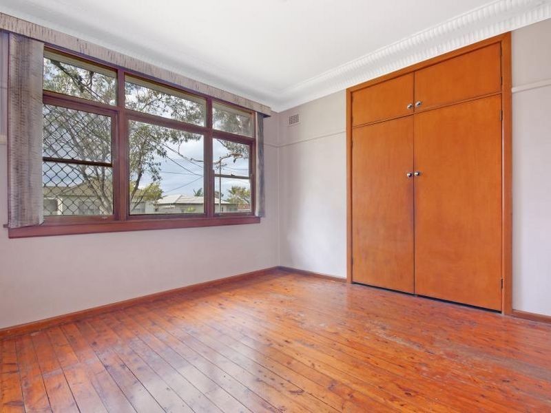 2 Taloma Street, Picnic Point NSW 2213