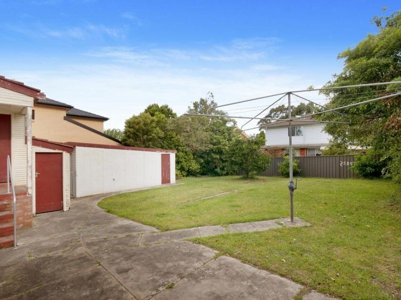 2 Taloma Street, Picnic Point NSW 2213