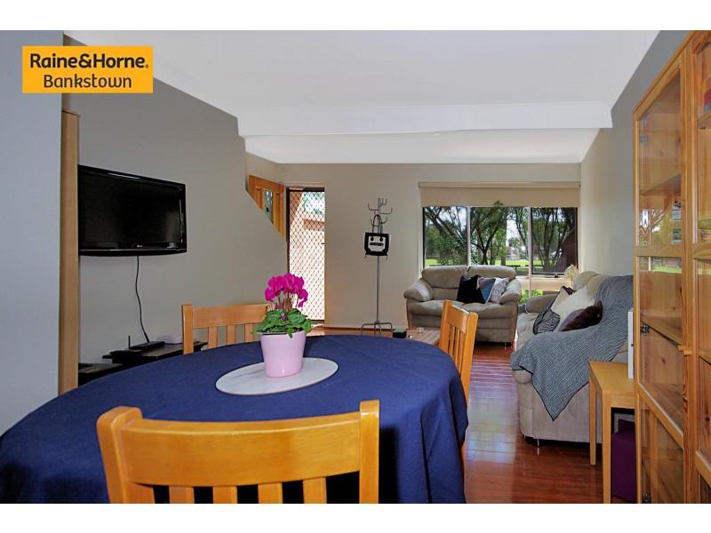 8 /15 FOURTH AVENUE, Macquarie Fields NSW 2564