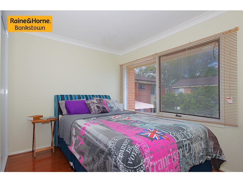 8 /15 FOURTH AVENUE, Macquarie Fields NSW 2564