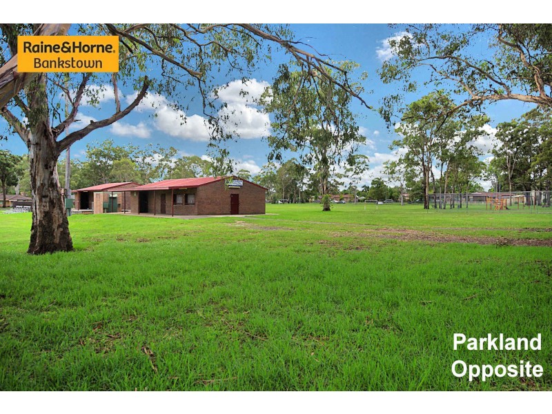 8 /15 FOURTH AVENUE, Macquarie Fields NSW 2564