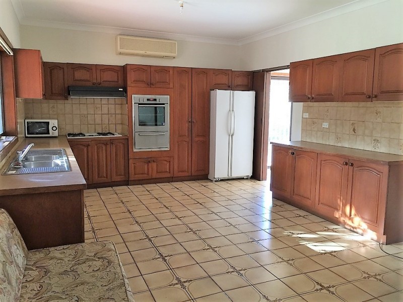 2 Binalong road, Pendle Hill NSW 2145