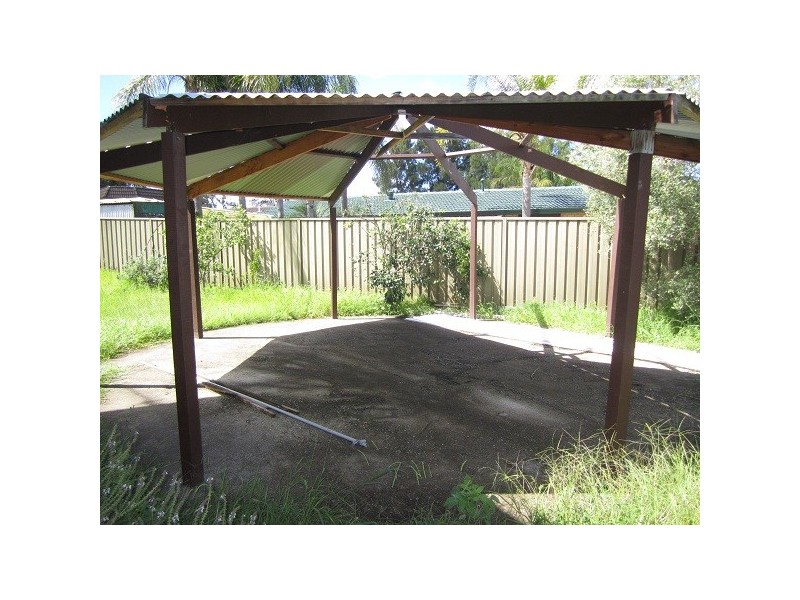 18 Hoys Rd, Lansvale NSW 2166