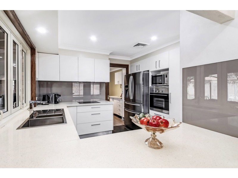 2 COACHWOOD CRESCENT, Alfords Point NSW 2234