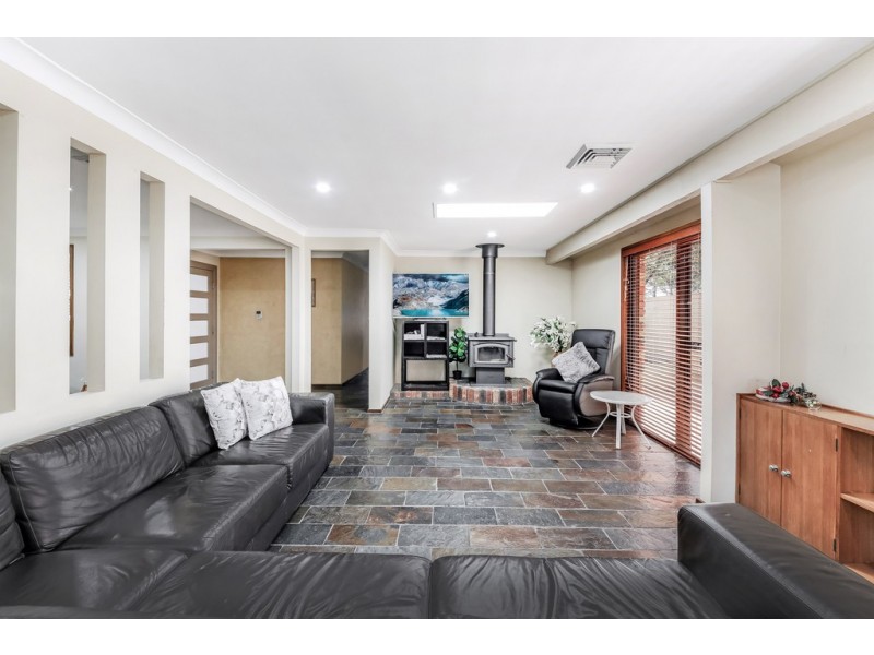 2 COACHWOOD CRESCENT, Alfords Point NSW 2234