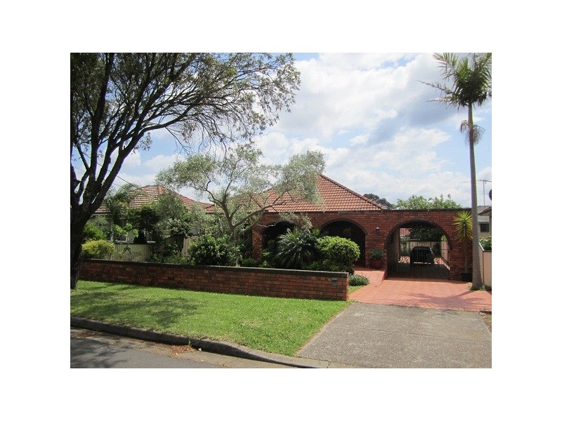 100 WILBUR ST, Greenacre NSW 2190