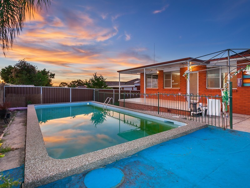 89 Oak Drive, Georges Hall NSW 2198