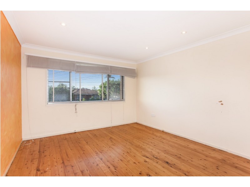 89 Oak Drive, Georges Hall NSW 2198