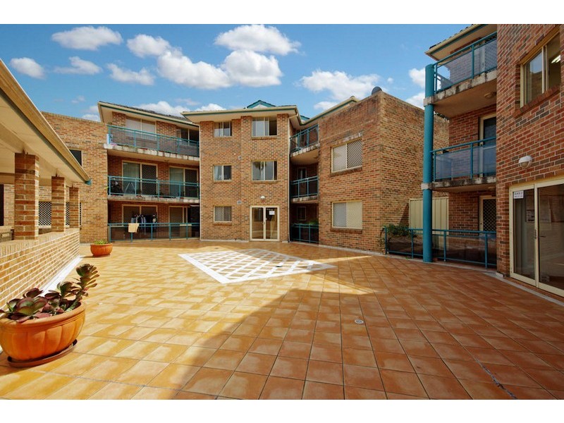 32 /1 -9 Rickard Rd, Bankstown NSW 2200