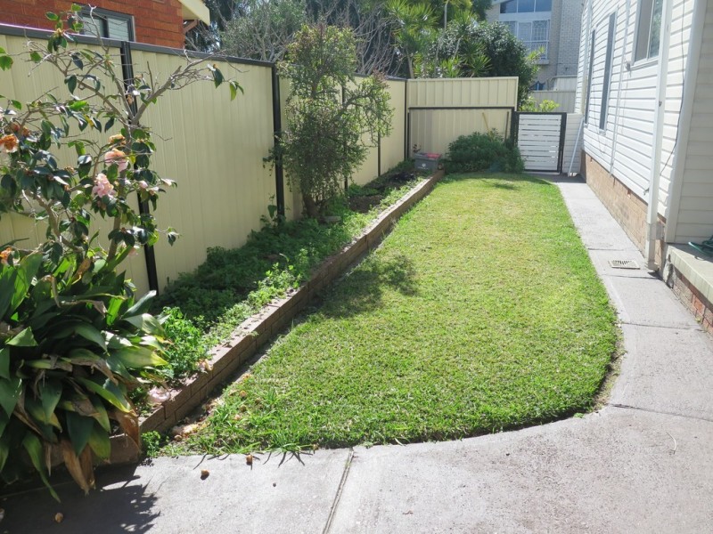 1 Merrett Crescent, Greenacre NSW 2190