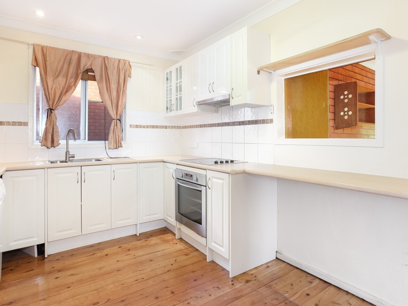 89 oak drive, Georges Hall NSW 2198