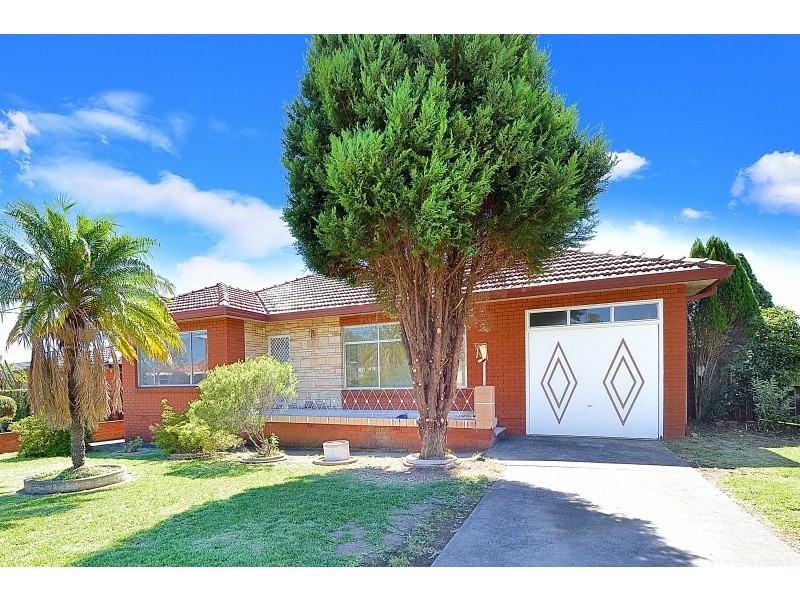 17 gilliver crescent, Greenacre NSW 2190