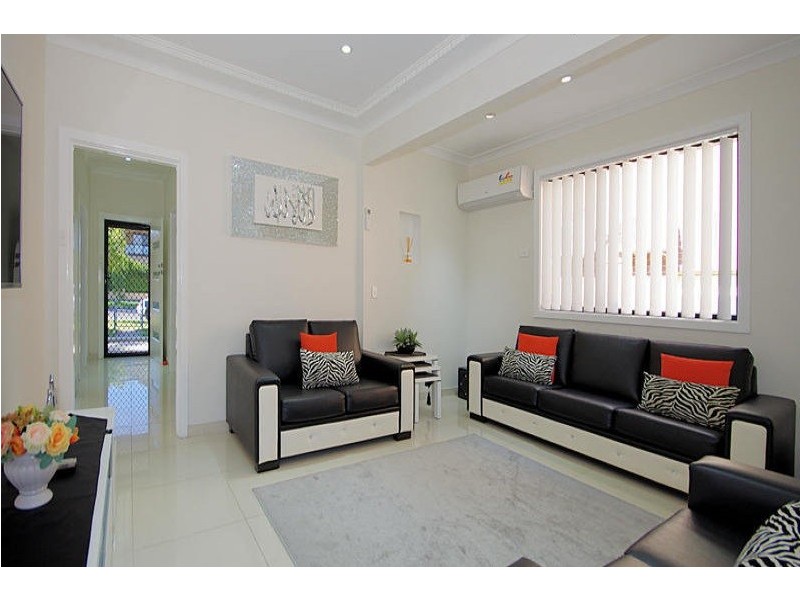 15 mons Road, Condell Park NSW 2200