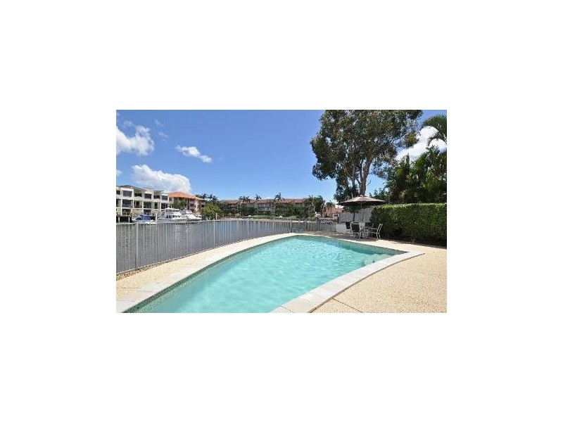 6/16-18 Canal Ave, Runaway Bay QLD 4216