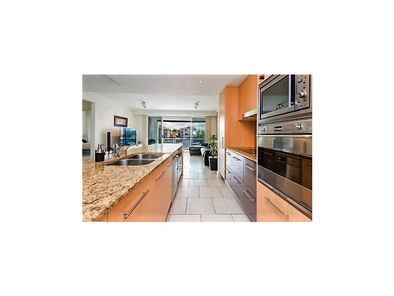 6/16-18 Canal Ave, Runaway Bay QLD 4216