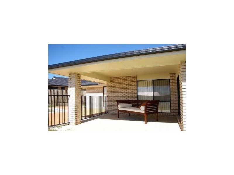 23 Beaumount Cres, Pacific Pines QLD 4211