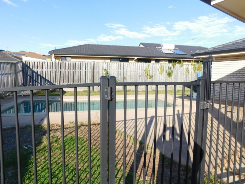 23 Beaumount Cres, Pacific Pines QLD 4211