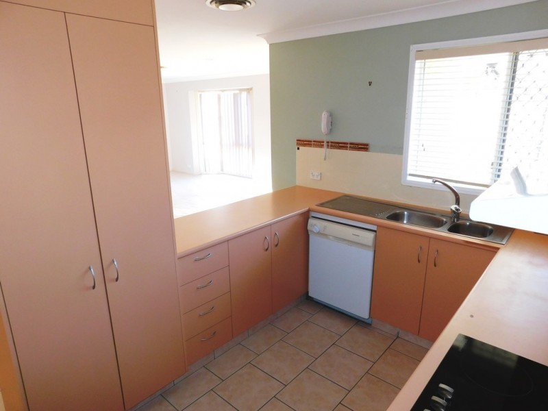 2/13 Riccarton Place, Labrador QLD 4215