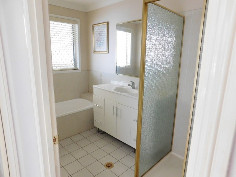 2/13 Riccarton Place, Labrador QLD 4215