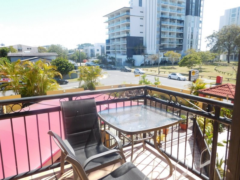 17/10-12 Bath Street, Labrador QLD 4215