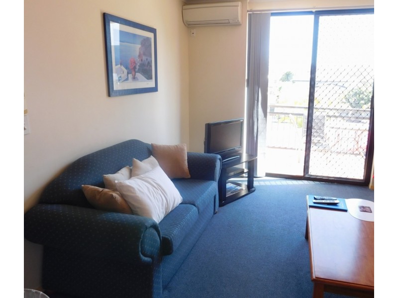 17/10-12 Bath Street, Labrador QLD 4215