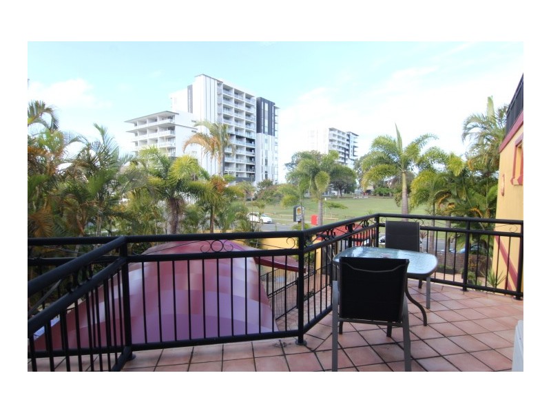 17/10-12 Bath Street, Labrador QLD 4215