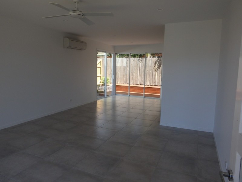10/2 Fitch Lane, Labrador QLD 4215