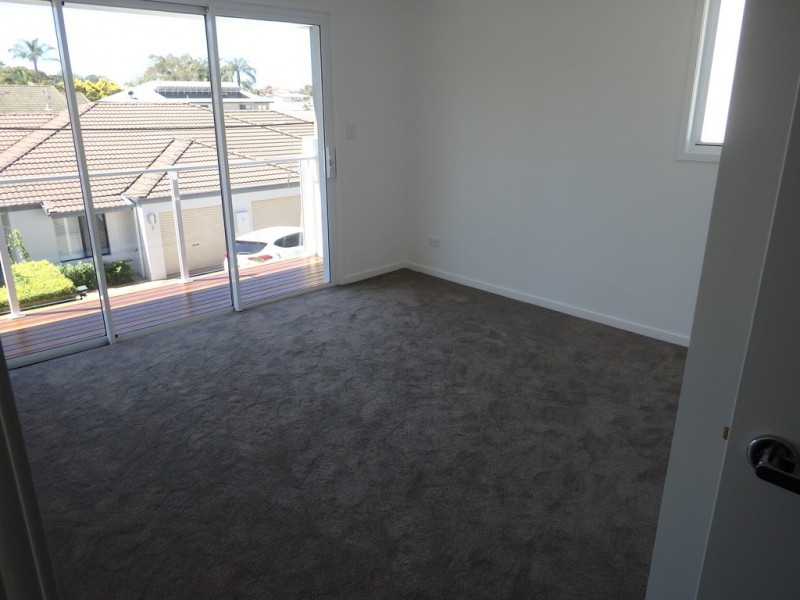 10/2 Fitch Lane, Labrador QLD 4215