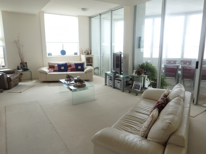 33/242 Marine Parade, Labrador QLD 4215